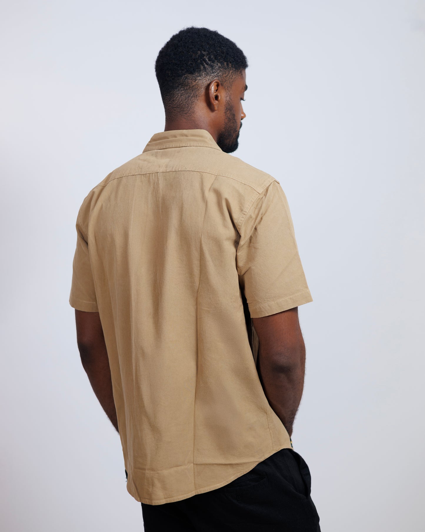 Structured Short-sleeved shirt with Double Chest Pockets in Camel Brown
