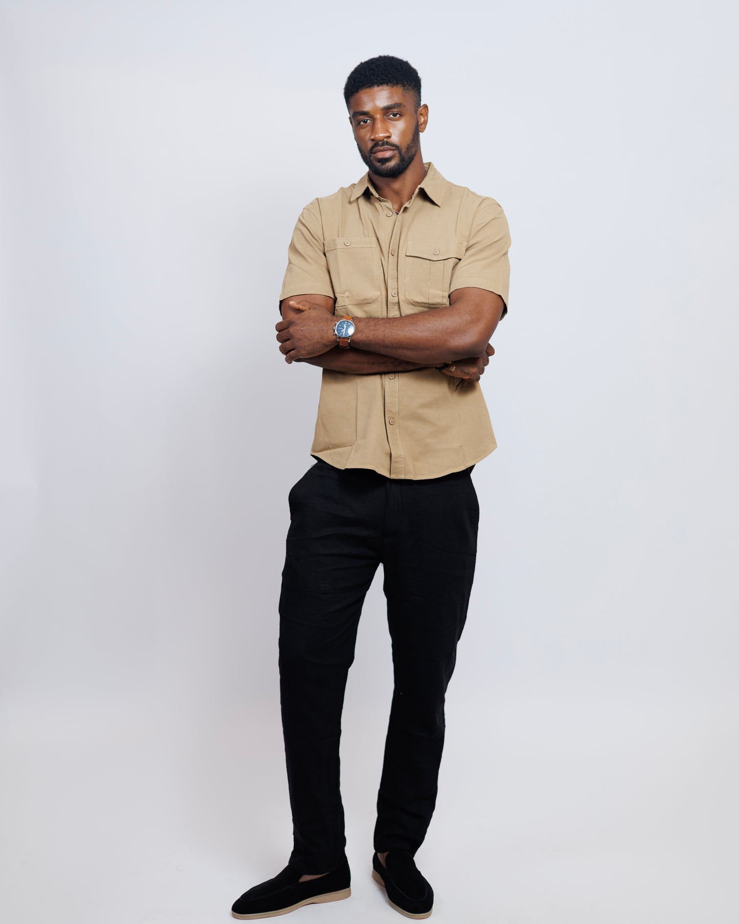 Structured Short-sleeved shirt with Double Chest Pockets in Camel Brown