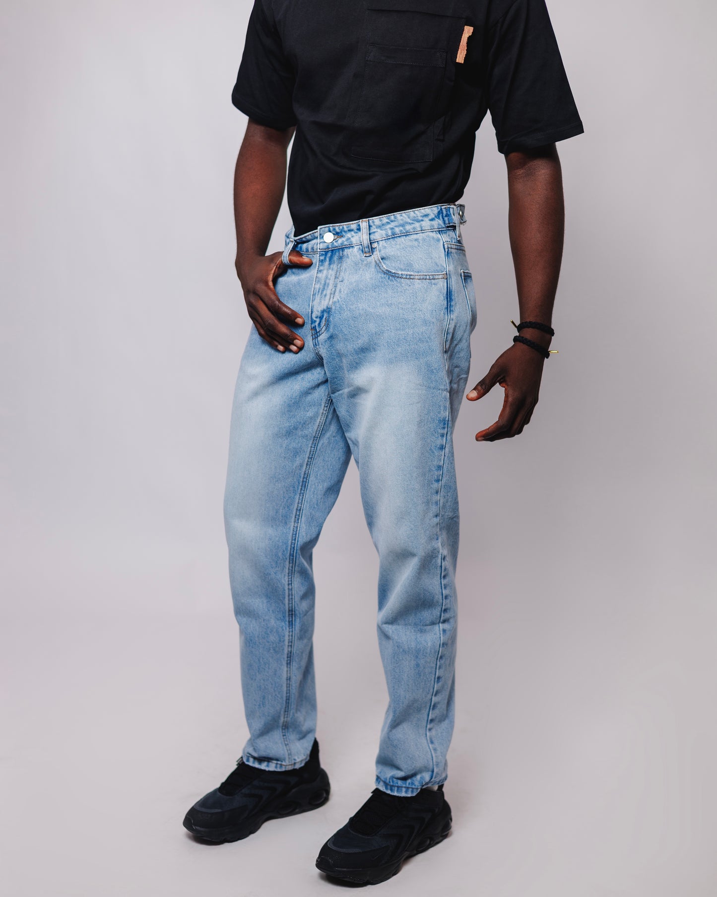 Old Eagle Straight Fit Jeans in Light Wash