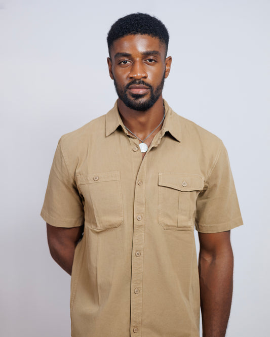 Structured Short-sleeved shirt with Double Chest Pockets in Camel Brown
