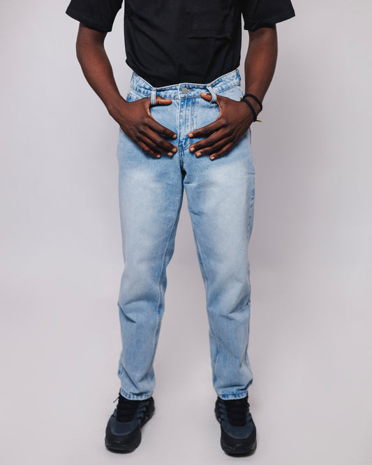Old Eagle Straight Fit Jeans in Light Wash